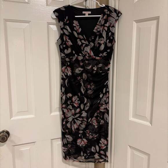 Connected Apparel Dresses & Skirts - Connected Apparel Floral Cap Sleeve V-Neck Midi Dress Size 4